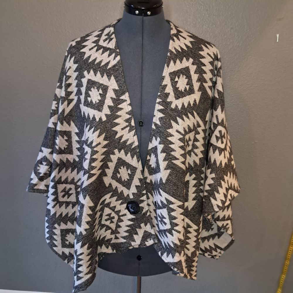 Aztec Print Knit Shawl Wrap Cape Geometric Tribal Pattern‎ Black White Poncho
